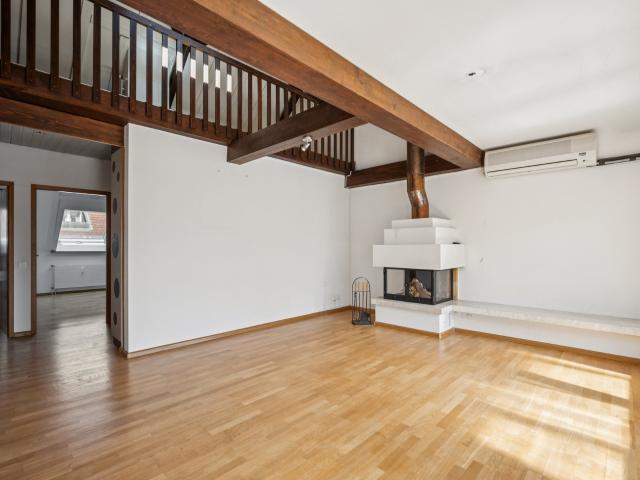 Attraktive Dachwohnung mit Stil und Galerie