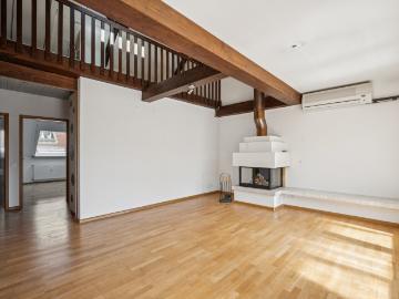 Attraktive Dachwohnung mit Stil und Galerie