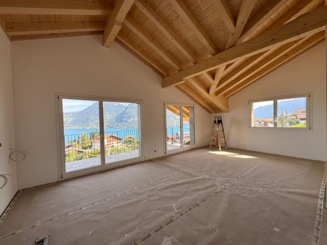 Attraktive Dachwohnung, Grosszügiger Balkon mit Seesicht, Erstbezug im Neubau mit vier Einheiten