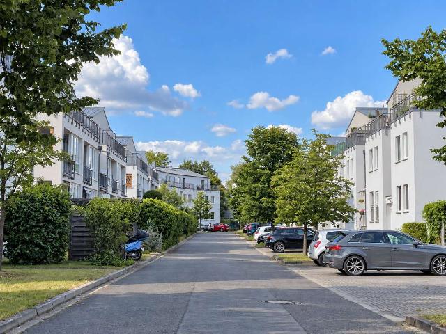 Attraktive Dachgeschoss Wohnung mit Wannenbad und Terrasse. NAHE S KAROW
