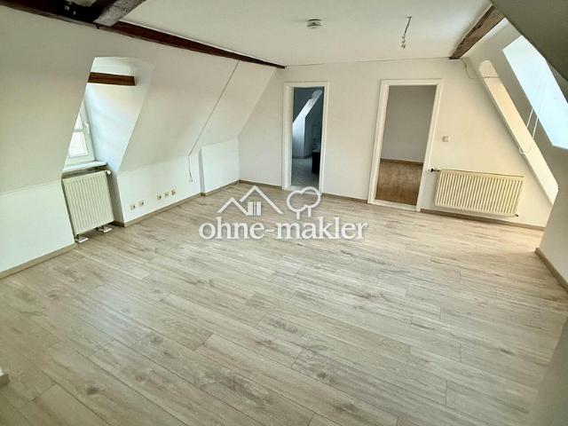 Attraktive Dachgeschosswohnung mit großer Dachterrasse langfristig zu vermieten