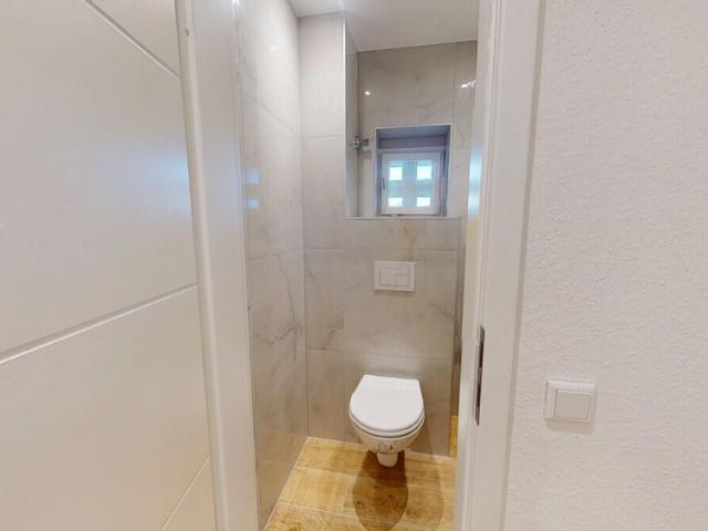 Attraktive Dachgeschosswohnung mit Süd West Loggia, Einbauküche und Stellpatz!