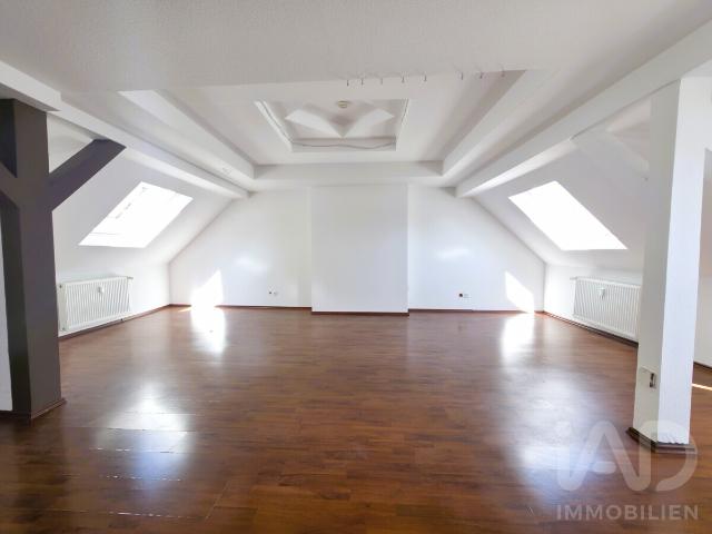 Attraktive Dachgeschosswohnung: Wohnen mit Charme in Bochum