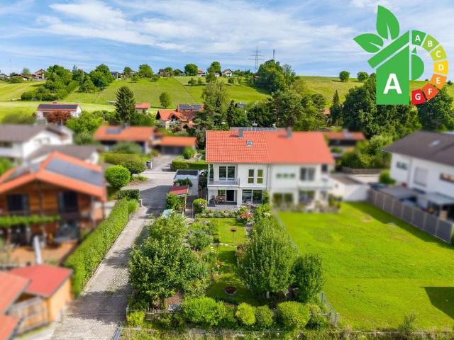 Attraktive Doppelhaushälfte in Lauterbach – Wohngenuss mit Alpenblick