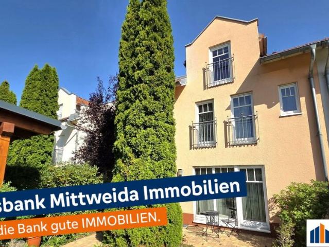 Attraktive Doppelhaushälfte mit zwei Terrassen, Carport und schönem Ausblick!