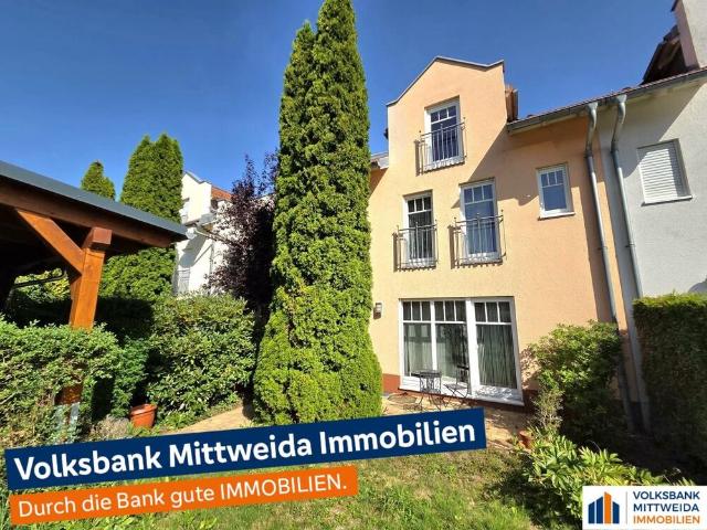 Attraktive Doppelhaushälfte mit zwei Terrassen, Carport und schönem Ausblick!