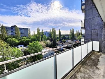 attraktive Drei Zimmer Wohnung mit Blick im beliebten Stadtteil FrankfurtPreungesheim