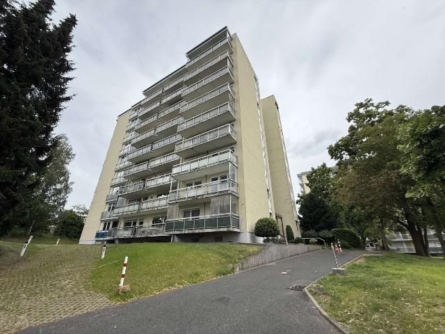 Attraktive Eigentumswohnung im 1. Obergeschoss mit Balkon und Personenaufzug