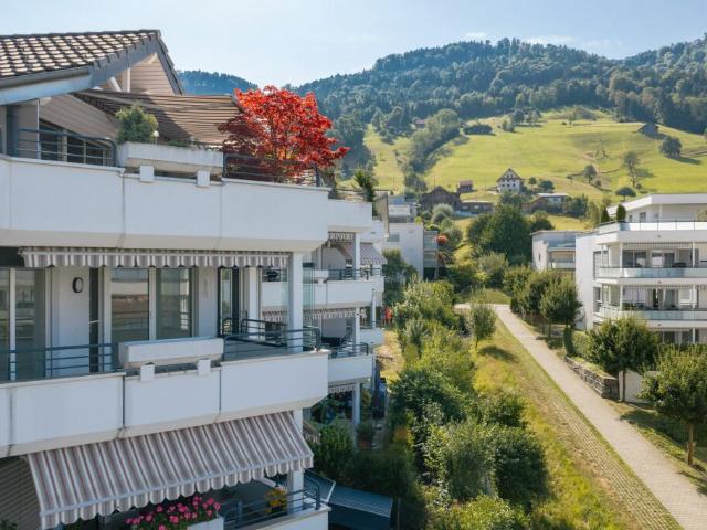 Attraktive Eigentumswohnung mit Balkon und Weitsicht ins Grüne