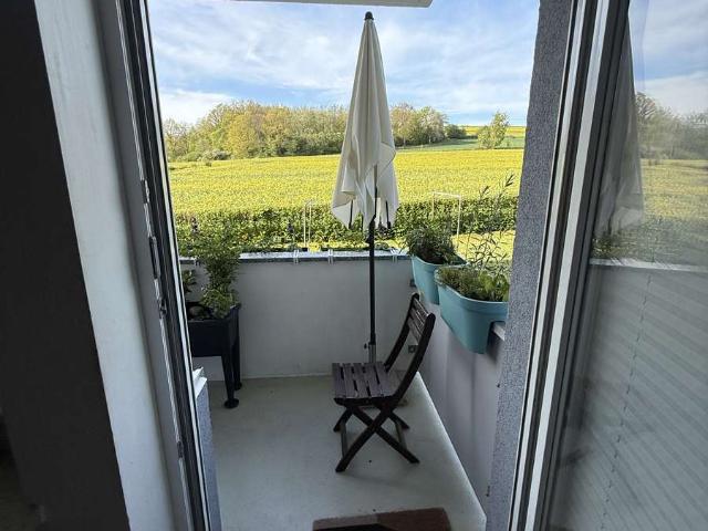 Attraktive, energetisch sanierte 3 Zimmer Wohnung mit Balkon und Blick ins Grüne in Lappersdorf