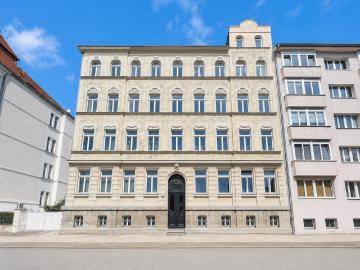 Attraktive Familienwohnung: Vermietete Altbaueinheit mit Balkon in Leipzig