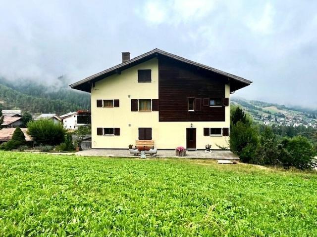 Attraktive Ferien Wohnung auf zwei Etagen mit Ausbaupotenzial in Bürchen VS