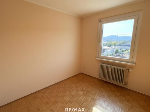 Sanierungsbedürftige 3 Zimmer Wohnung mit Loggia in Waidmannsdorf
