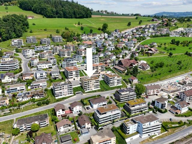 Attraktive, gepflegte und neuwertige 3.5 Zimmerwohnung mit traumhafter Weitsicht