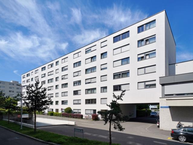 Attraktive Gewerbefläche im EG – ideal für Verkauf, Büro oder Showroom
