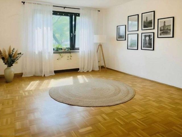Attraktive, helle 2,5 Zi. KDB Whg. + Blk Grieperstraße, E West!