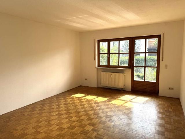 Attraktive, helle 2 Zimmer EG Whg mit Terrasse und Tiefgaragenstellplatz in Kolbermoor!