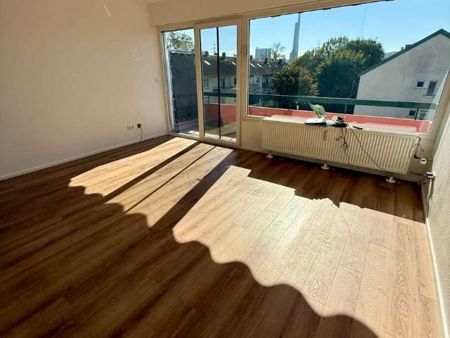 Attraktive, helle 2 Zimmer Wohnung – saniert und bezugsfertig