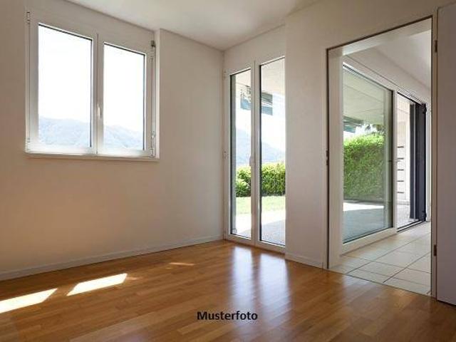 Attraktive Immobilie mit Einfamilienhaus, Gaststätte, Garage & Ausbaupotenzial