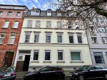Attraktive Investmentmöglichkeit Modernisiertes Mehrfamilienhaus im Westend
