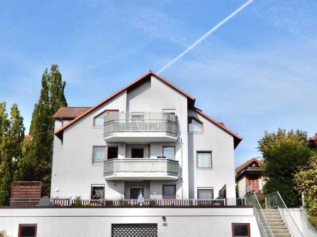 Attraktive Kapitalanlage: 3 Zimmer Dachgeschosswohnung mit Südbalkon und TG Stellplatz