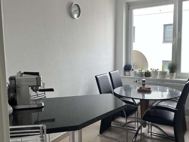 Attraktive Kapitalanlage: Frisch sanierte, vermietete 3 Zimmer Wohnung mit großzügiger Fläche