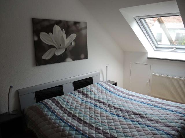 Attraktive, komplett möblierte 2 Zimmer Dachgeschoßwohnung mit Balkon und herrlicher Aussicht