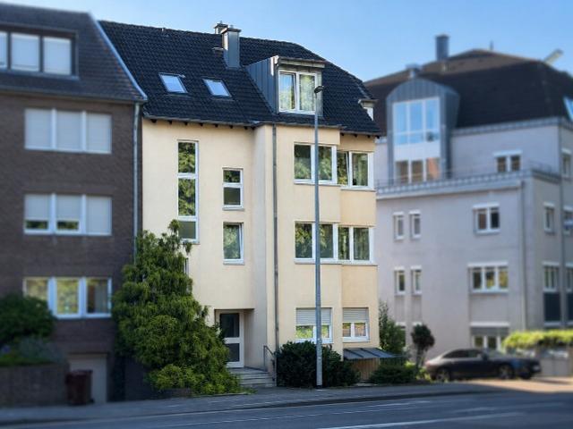Attraktive, lichtdurchflutete Maisonette Wohnung am Bunten Garten