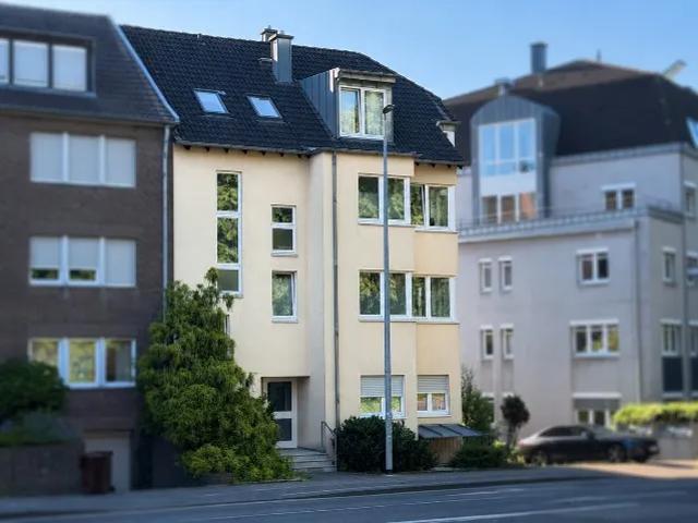 Attraktive, lichtdurchflutete Maisonette Wohnung am Bunten Garten
