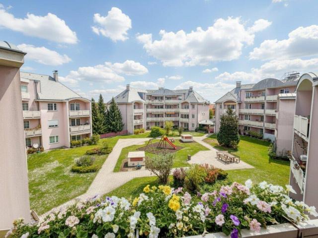 Attraktive, lichtdurchflutete Eigentumswohnung in perfekter Lage mit großer Loggia und Tiefgaragenplatz in Wr. Neustadt