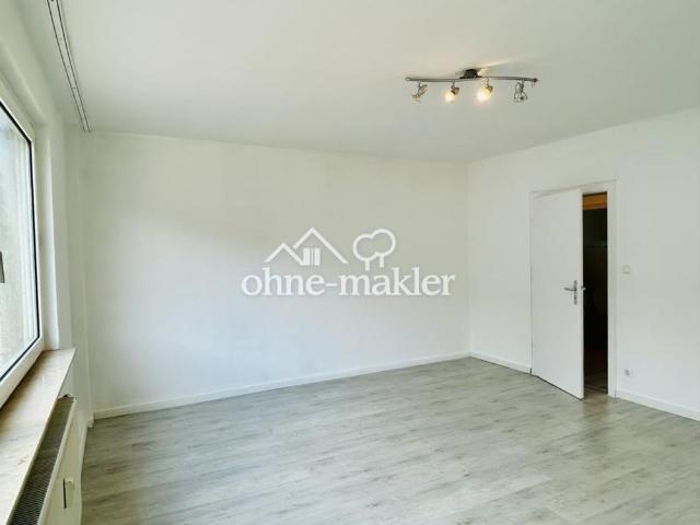 Attraktive, lichtdurchflutete 2,5 Zimmer Wohnung mit Balkon