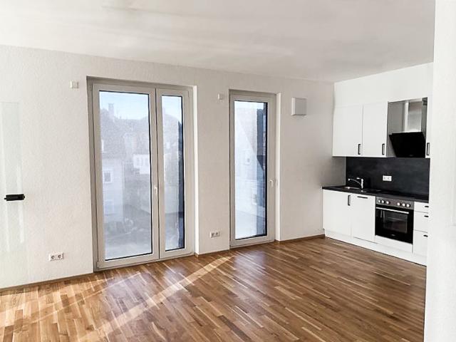Attraktive lichtdurchflutete 2 Zimmer Wohnung mit EBK!