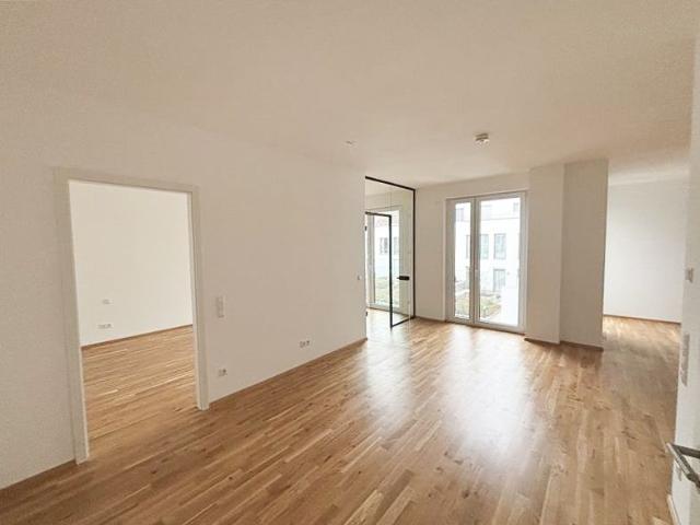 Attraktive lichtdurchflutete 2 Zimmer Wohnung mit EBK!