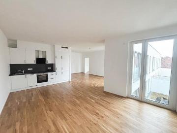 Attraktive lichtdurchflutete 2 Zimmer Wohnung mit EBK!