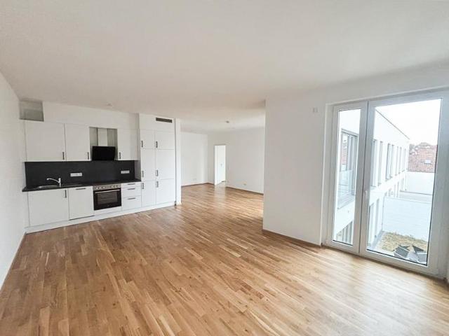 Attraktive lichtdurchflutete 2 Zimmer Wohnung mit EBK!