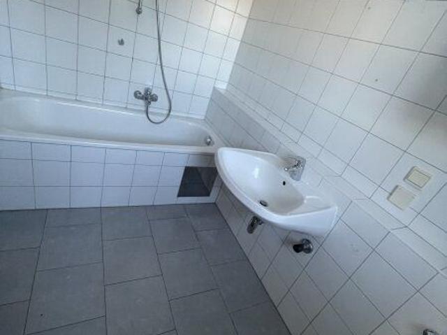 Attraktive & ruhige Wohnung mit Sonnen Balkon und Parkplatz!