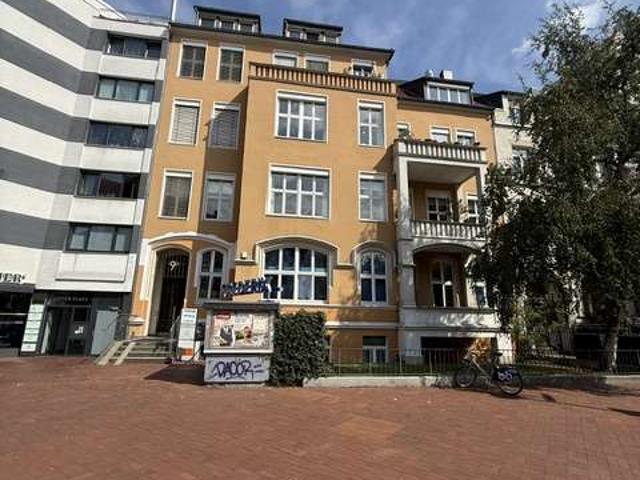 Attraktive Souterrainwohnung mit separatem Eingang in Bestlage am Lister Platz