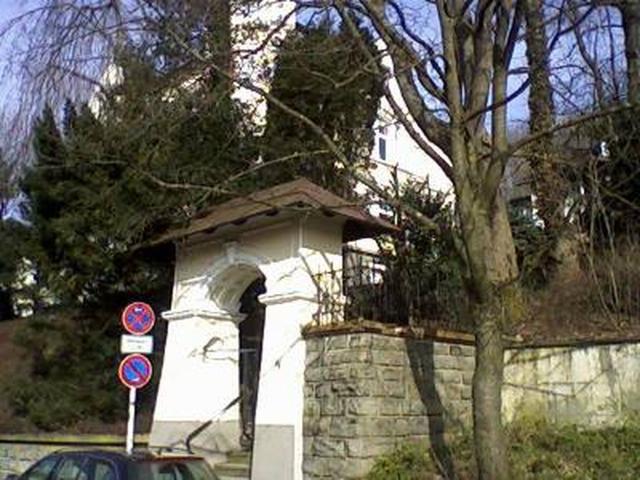 Attraktive Souterrain 2 Zi Wohnung 88 qm in Jugenstil Villa zu vermieten
