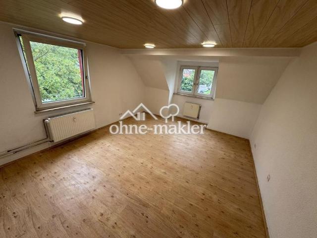 Attraktive und frisch renovierte 3 Zimmer Wohnung in gepflegtem Mehrfamilienhaus