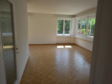 Attraktive und grosszügige Wohnung in grüner Umgebung