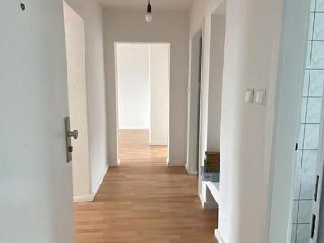 Attraktive und helle 3 Zimmer Wohnung mit Balkon und EBK Unit 25