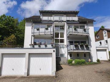 Attraktive und ruhige 4 Zi. Whg. mit 2 Balkonen und 2 Garagen am Oeneking!