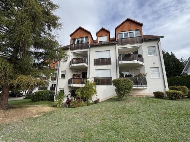 Attraktive vermietete Wohnung mit Terrasse und Carport