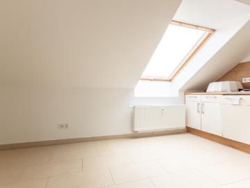 Attraktive Wohnung im Dachgeschoss mit Einbauküche