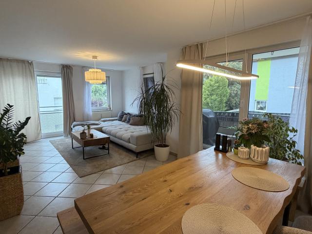 Attraktive Wohnung mit Balkon und zwei Tiefgaragenstellplätzen