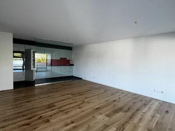Attraktive Wohnung mit Echtholzparkett und grossem Balkon