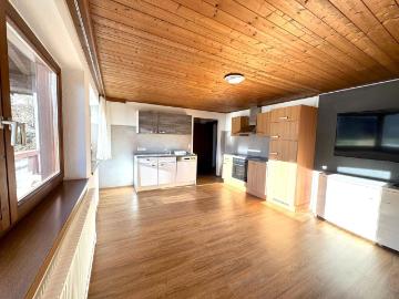 Attraktive Wohnung mit großzügigem Balkon und eigenem Dachboden