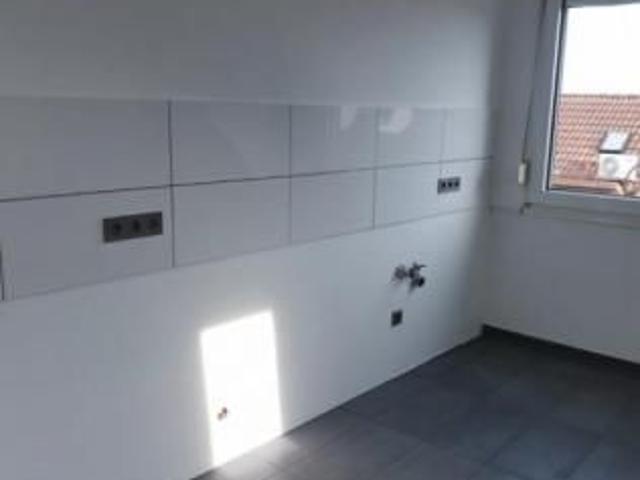 Attraktive Wohnung mit hellen Räumen + renovierter Küche + optimaler Lage in DU Oestrum! Wohnungen Duisburg