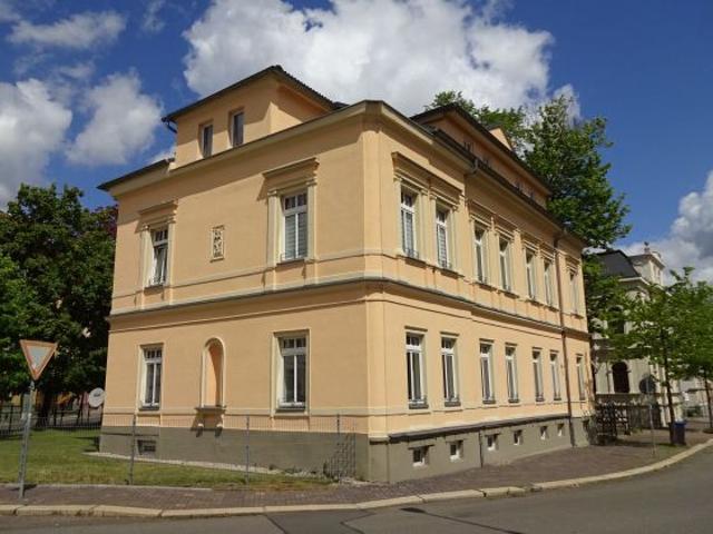 Attraktive, zentrumsnahe 3R. Whg. mit großer Dachterrasse u. Stellpl.! Leerstehend