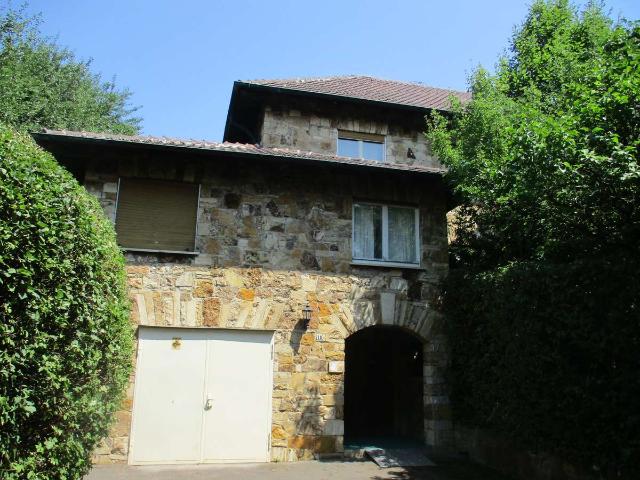 Attraktive 2 1/2 Zimmer Wohnung in herrschaftlicher Villa
